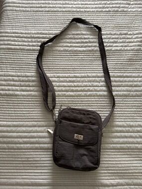 Crossbody travel purse